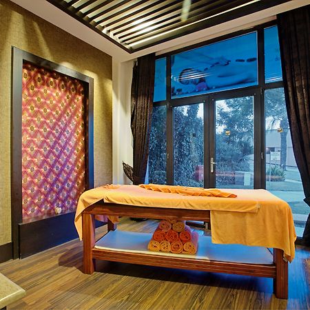 Asteria Family Resort Belek Antalya Exteriör bild A massage table