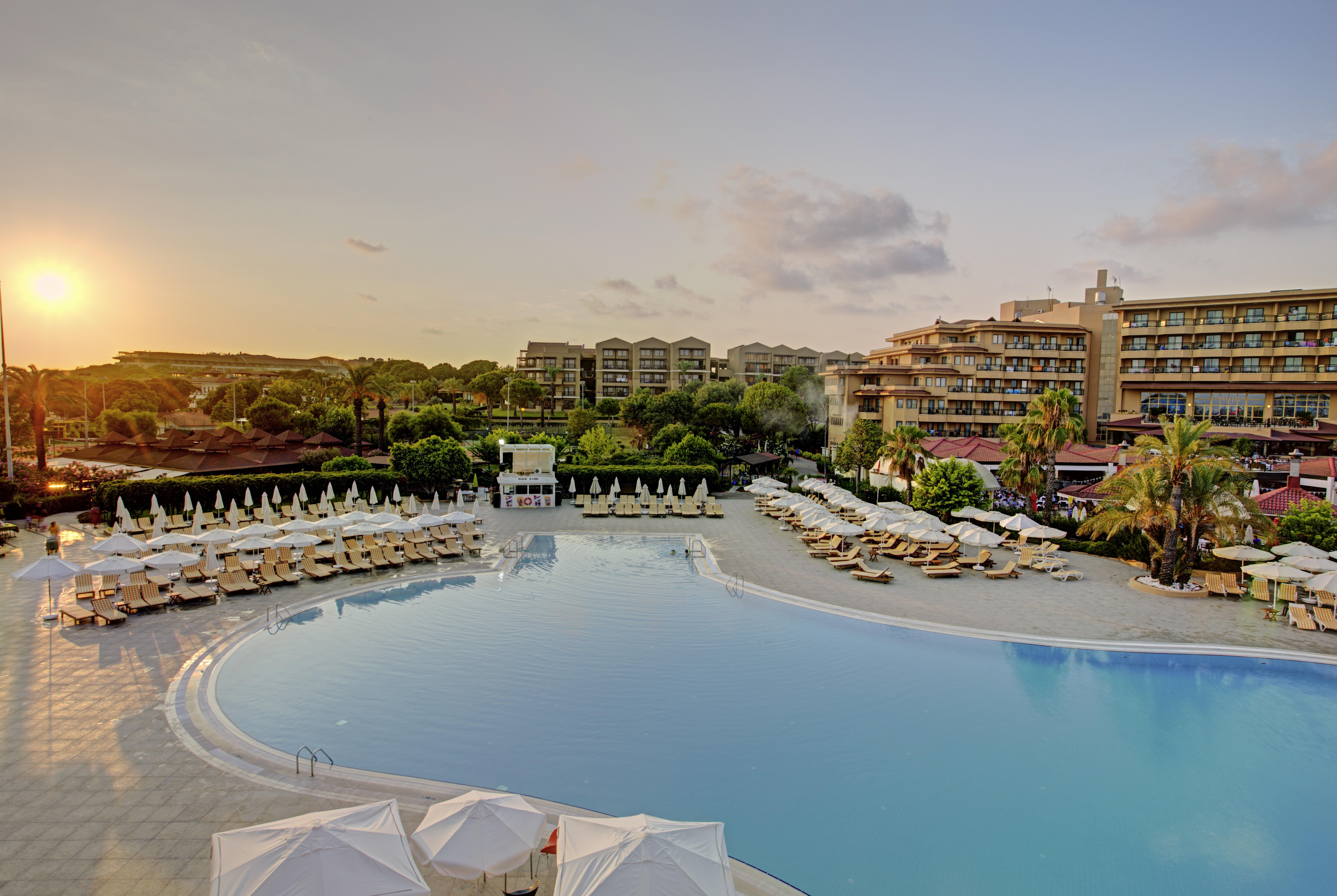 Asteria Family Resort Belek Antalya Exteriör bild The resort at sunset