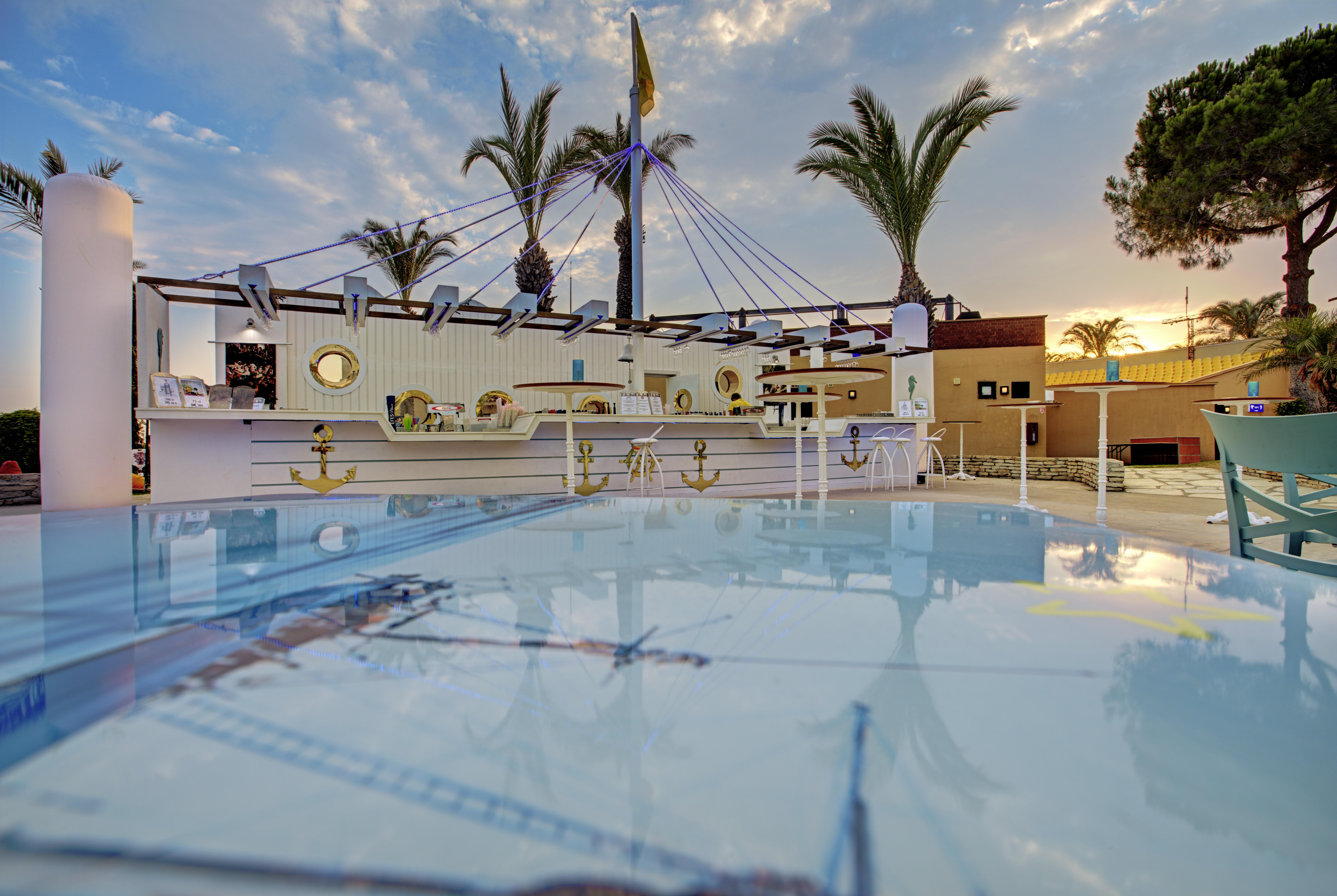 Asteria Family Resort Belek Antalya Exteriör bild The pool at the hotel