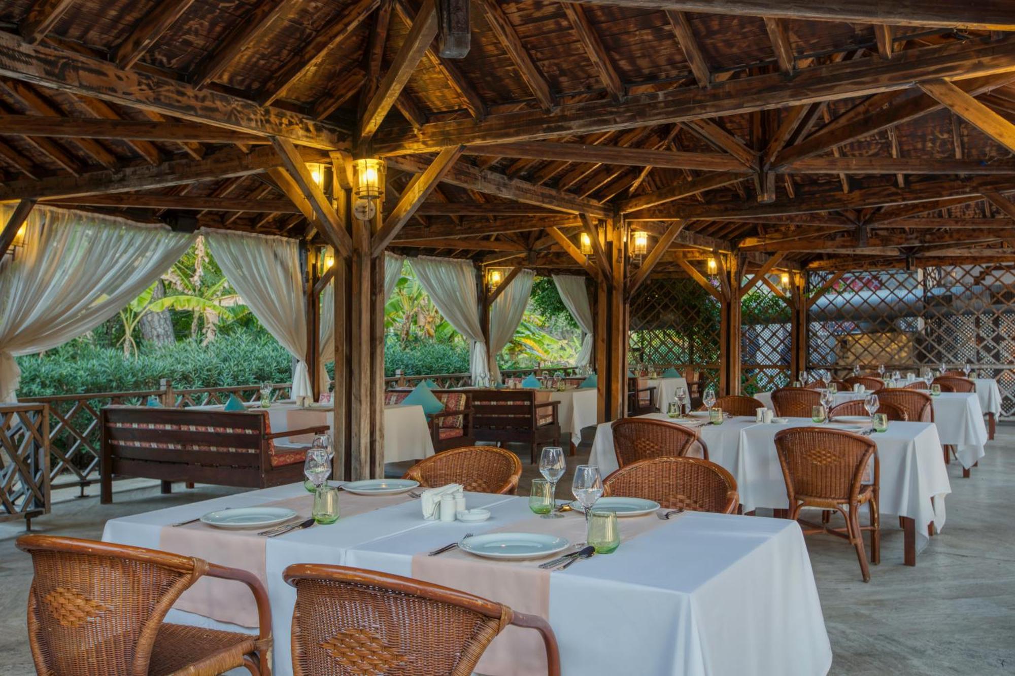 Asteria Family Resort Belek Antalya Exteriör bild Restaurant in the hotel