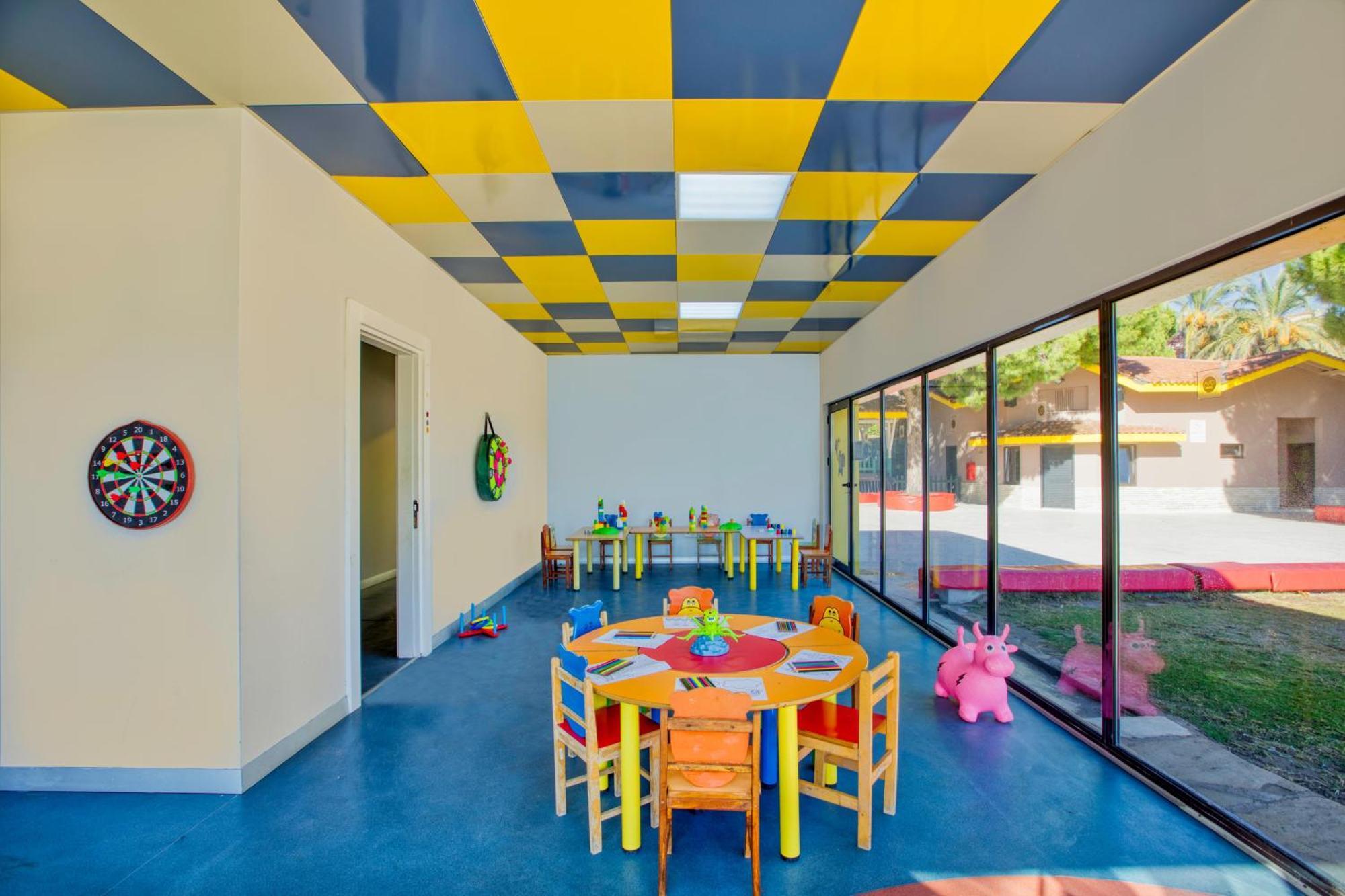 Asteria Family Resort Belek Antalya Exteriör bild Kindergarten