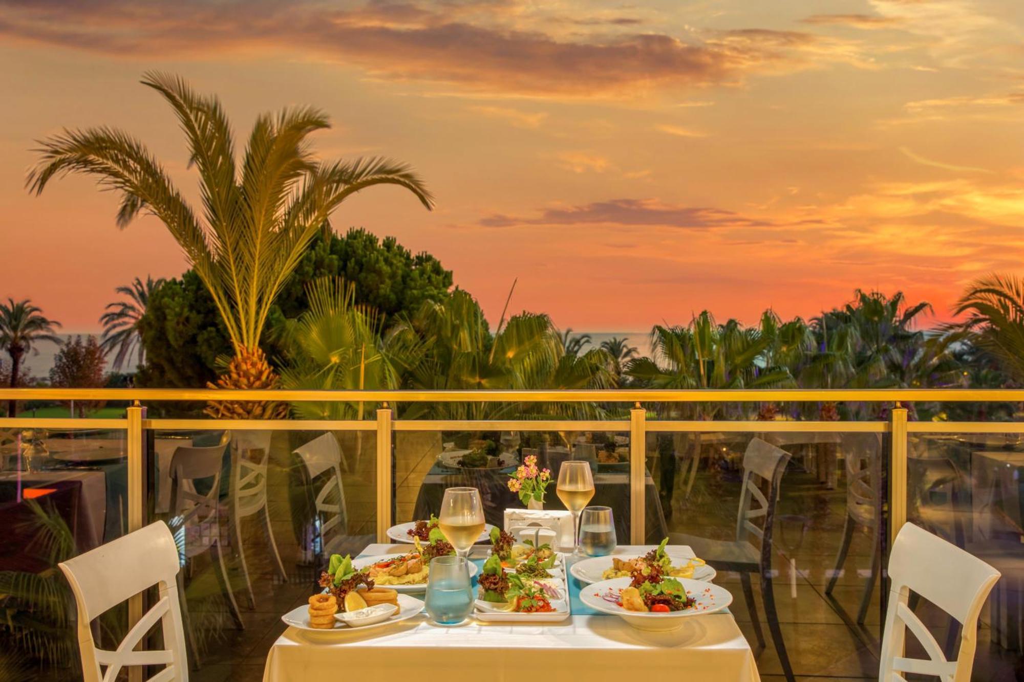 Asteria Family Resort Belek Antalya Exteriör bild Sunset at the hotel